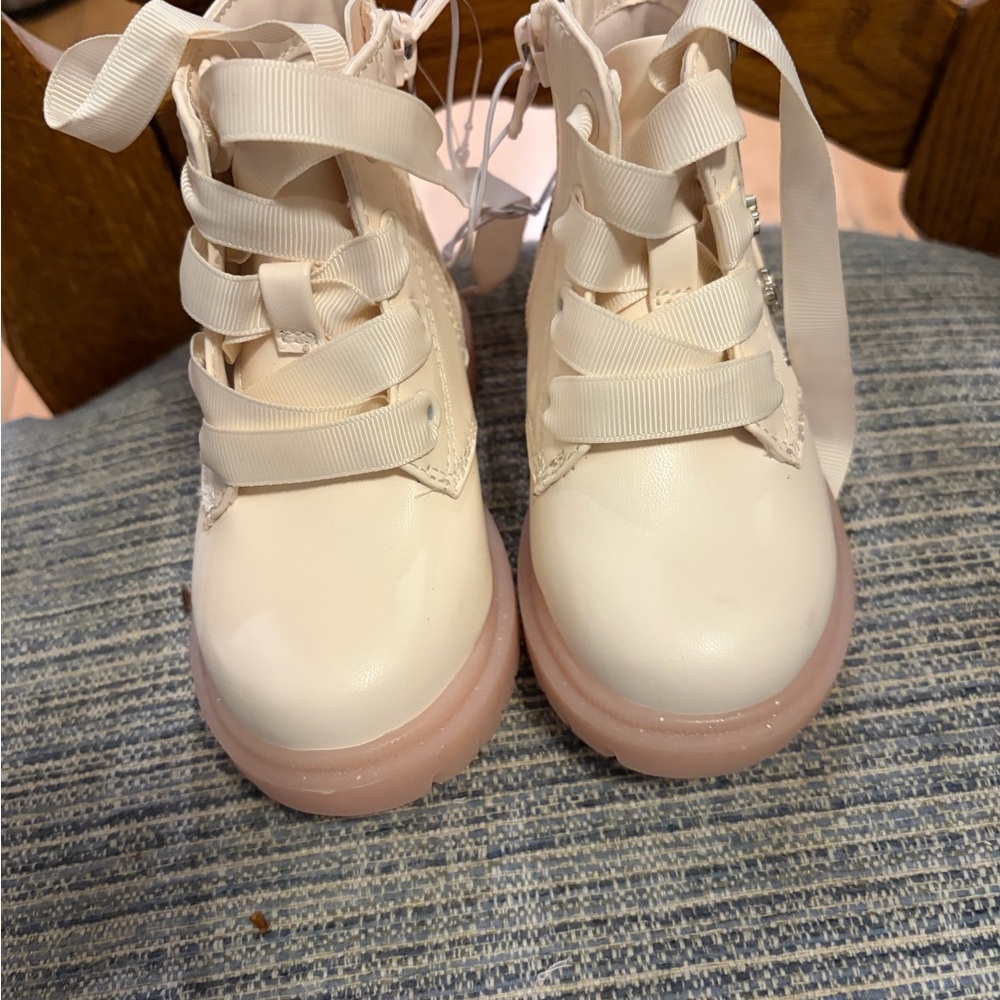 Kids Pink Lace-Up Boots with Pink Sole toddler 6 New without tags
